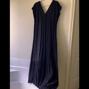 Classic Black V-Neck Maxi Dress - Sleeveless Elegant Silhouette